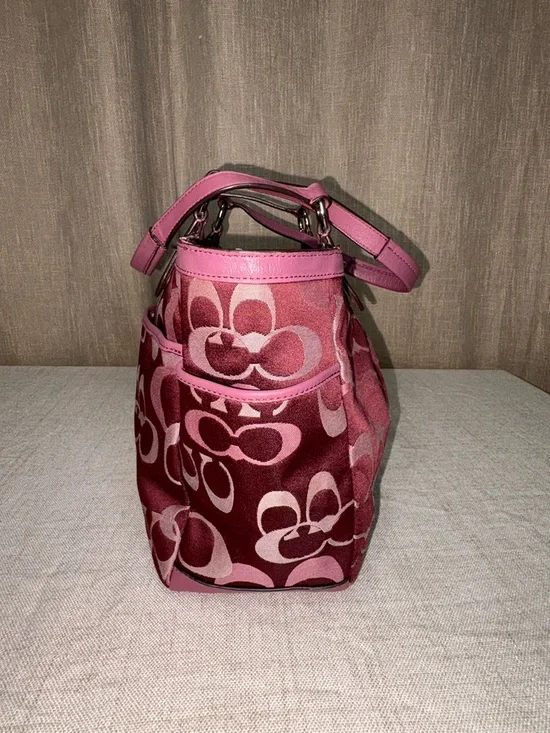 Coach Gallery Optic Signature Tote in Burgundy and Pink - Picture 4 of 10